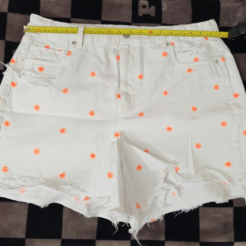 AMERICAN EAGLE High Waisted Baggy Floral Shorts - Size 18